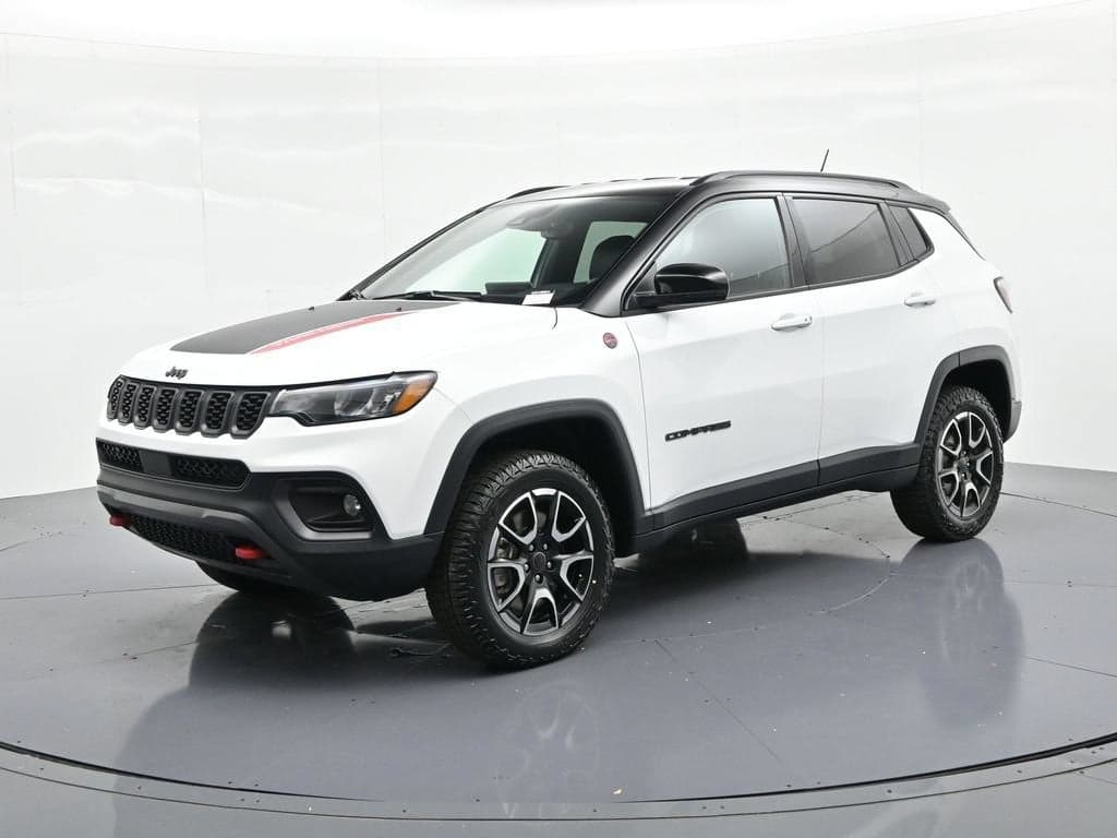 2025 Jeep Compass Trailhawk — photo 1 of 36