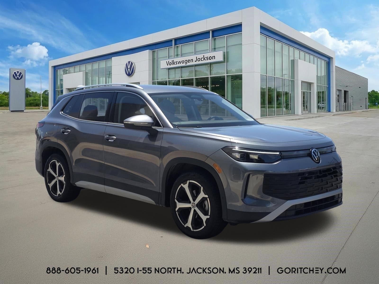 2025 Volkswagen Tiguan 2.0T SE FWD — photo 1 of 42