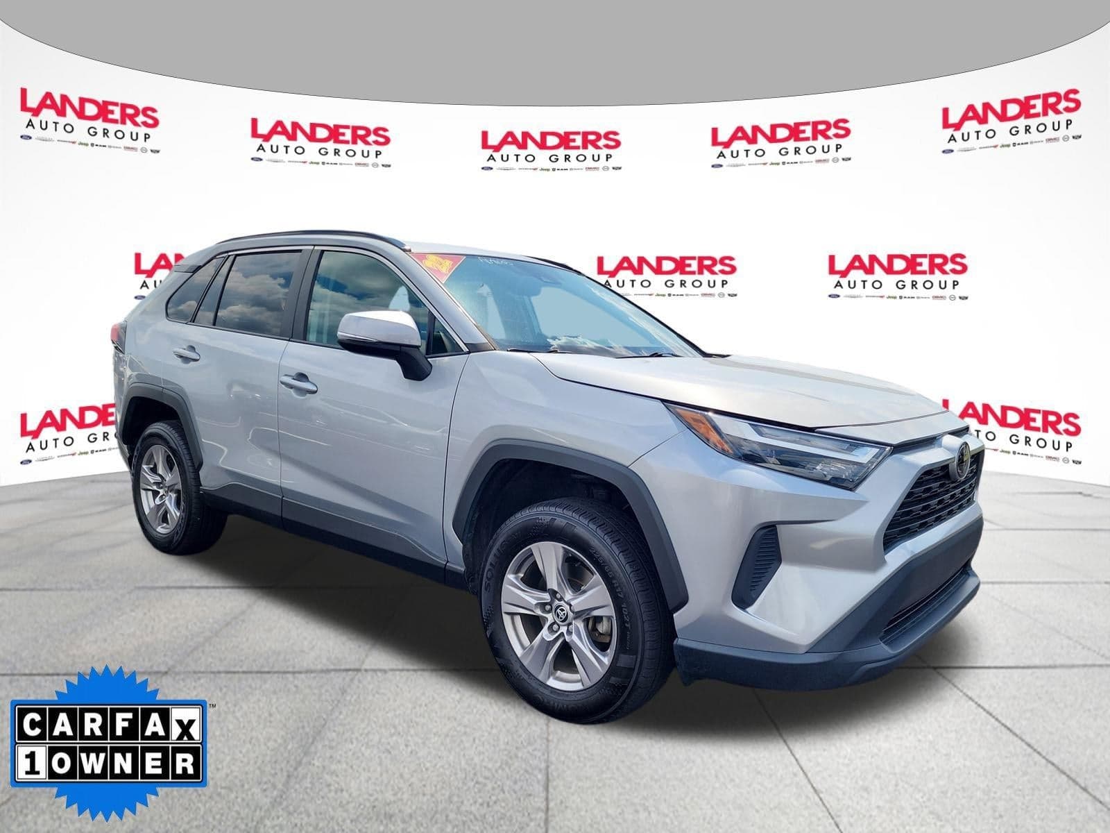 2022 Toyota RAV4 XLE AWD (Natl) — photo 1 of 45
