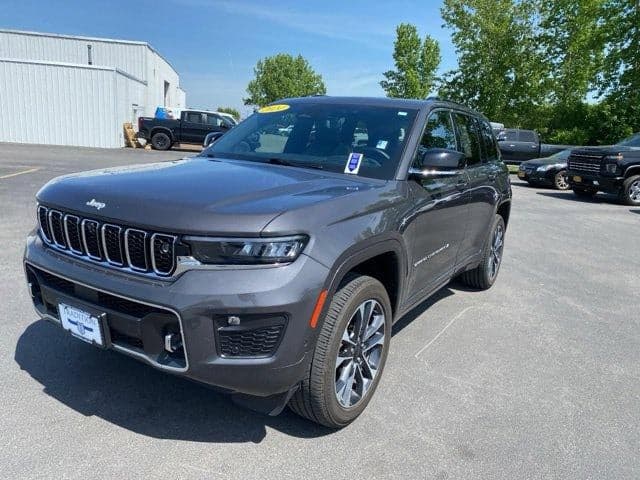 2024 Jeep Grand Cherokee Overland — photo 1 of 49