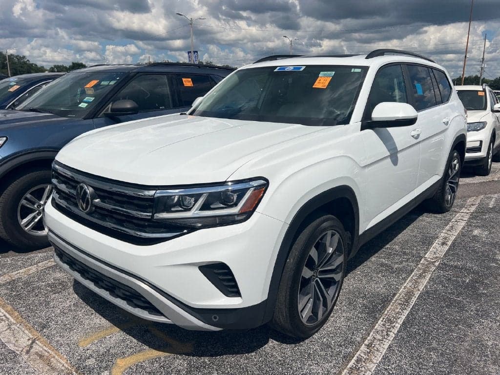 2022 Volkswagen Atlas 3.6L V6 SE w/Technology — photo 1 of 9