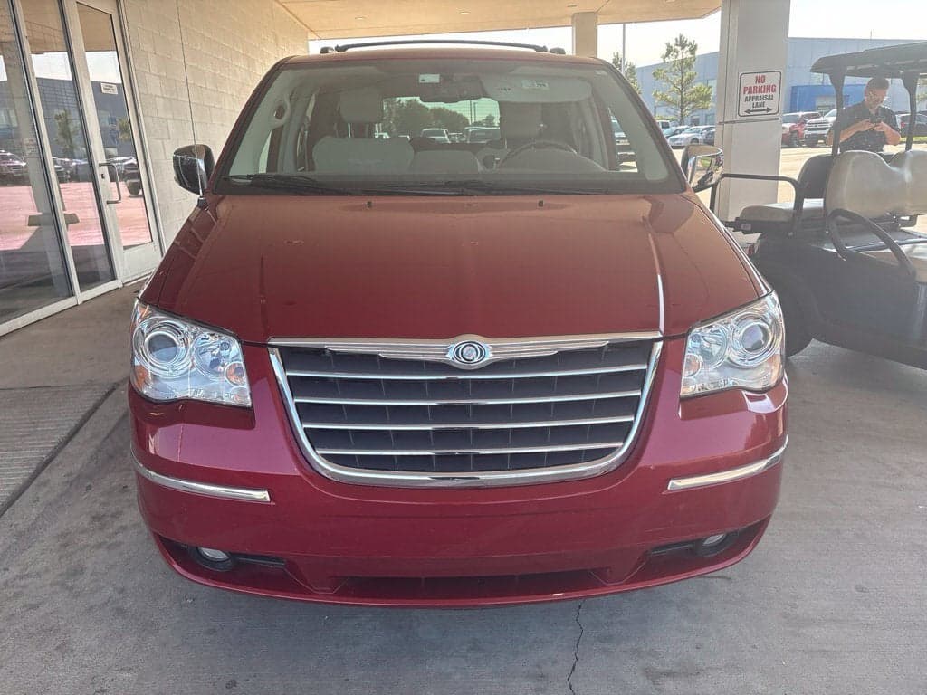2010 Chrysler Town & Country Limited — photo 1 of 12