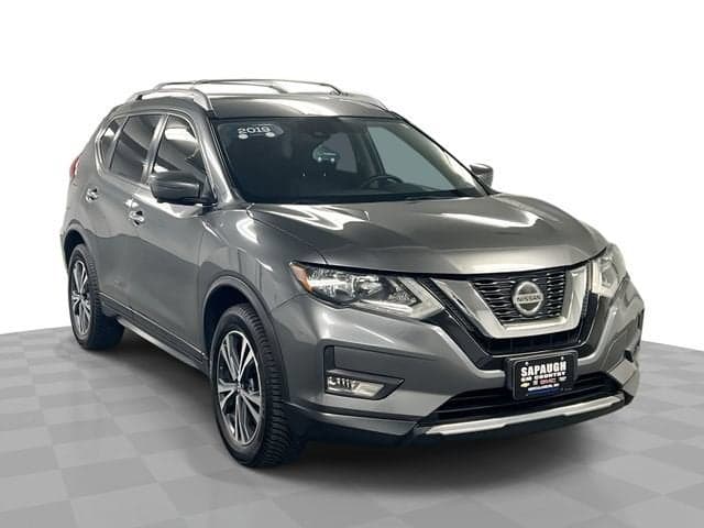 2019 Nissan Rogue SV — photo 1 of 34