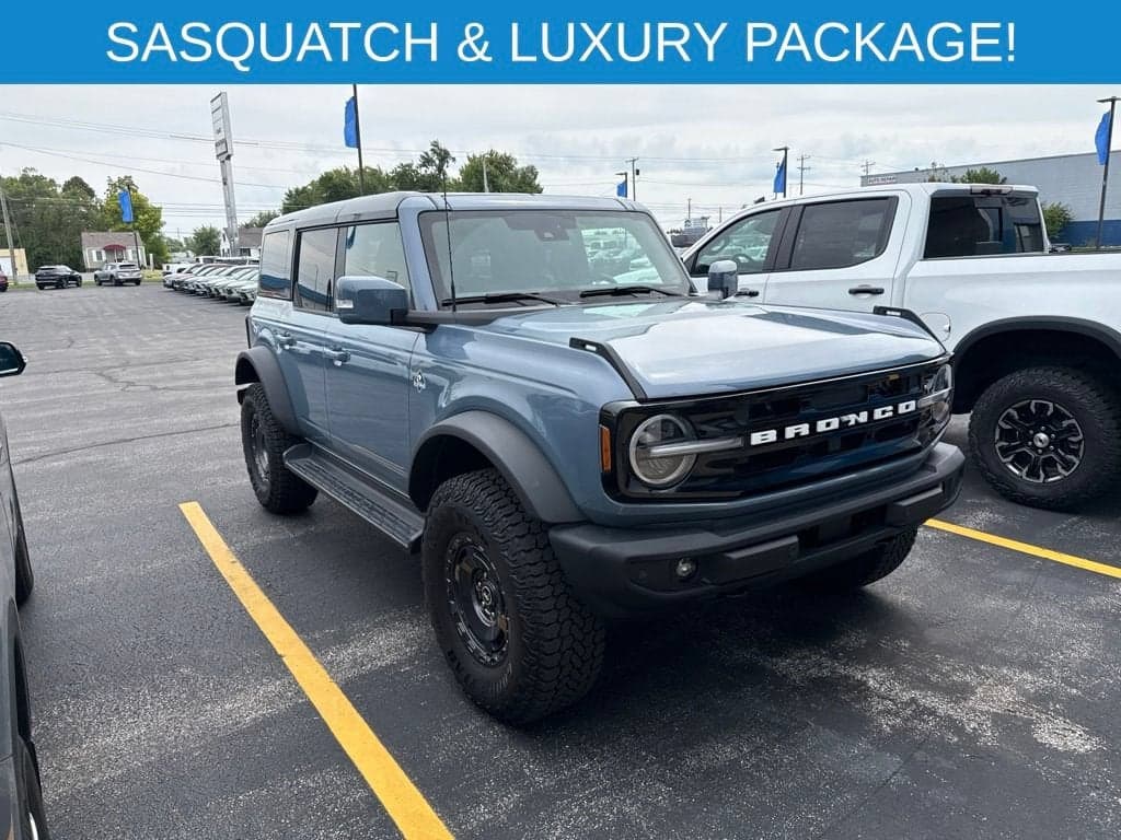 2025 Ford Bronco Outer Banks — photo 1 of 10