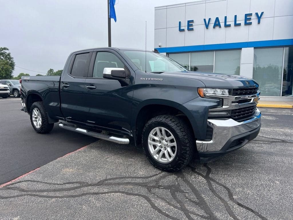 2020 Chevrolet Silverado 1500 LT — photo 1 of 23