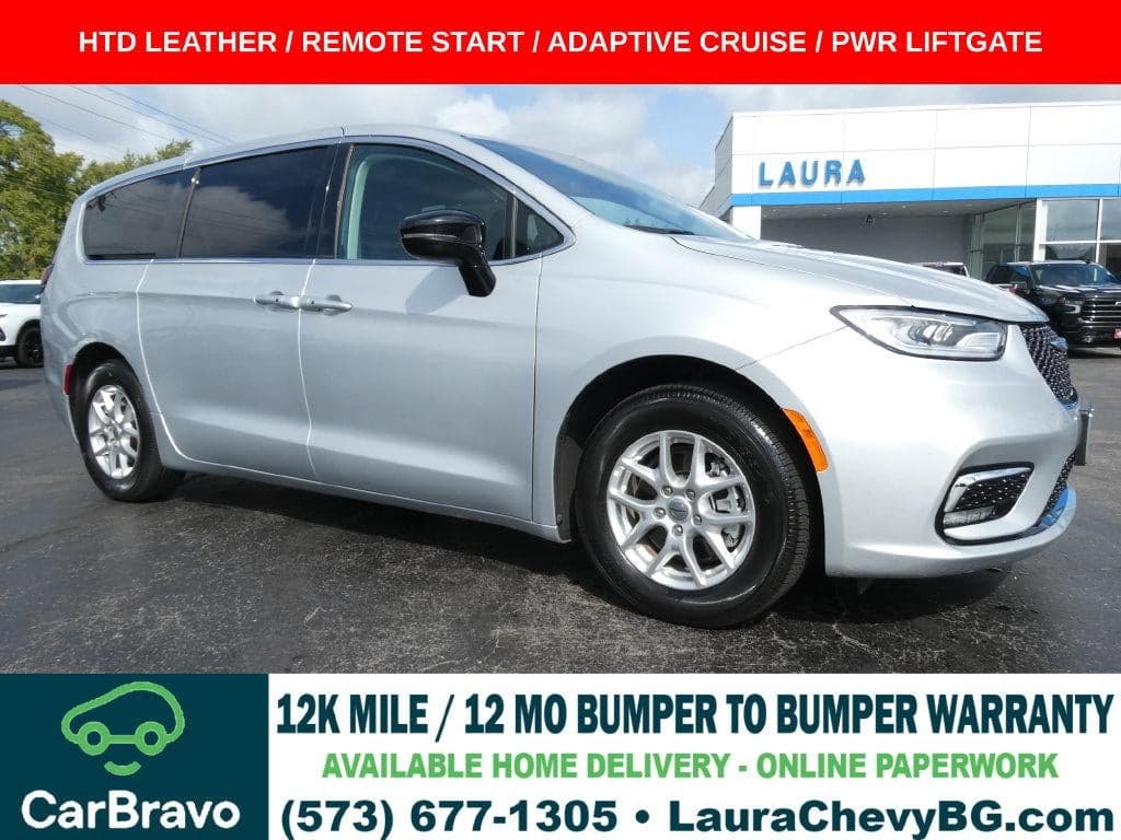 2024 Chrysler Pacifica Touring L — photo 1 of 36