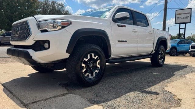 2019 Toyota Tacoma 2WD SR5 — photo 1 of 21