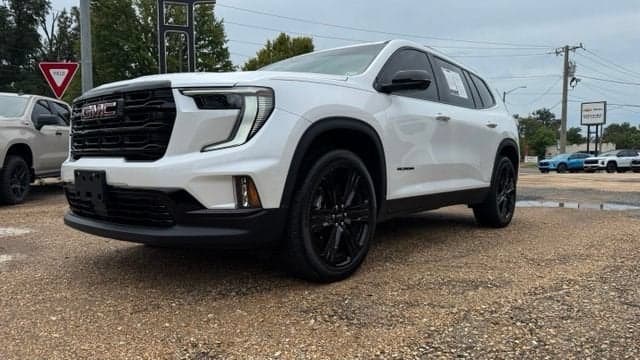 2025 GMC Acadia FWD Elevation — photo 1 of 39