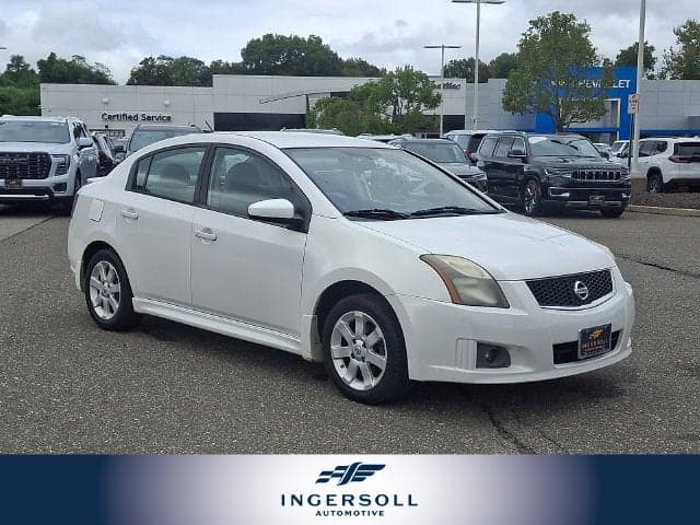2011 Nissan Sentra 2.0 SR — photo 1 of 3