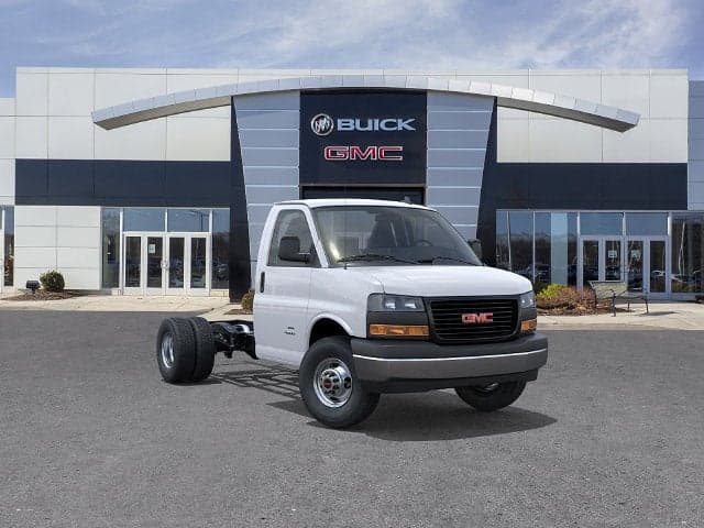 2026 GMC Savana Commercial Cutaway Base — photo 1 of 5