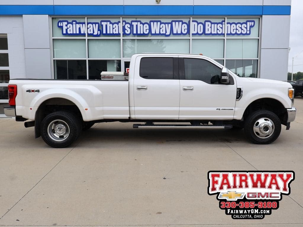 2017 Ford F-350 LARIAT — photo 1 of 40
