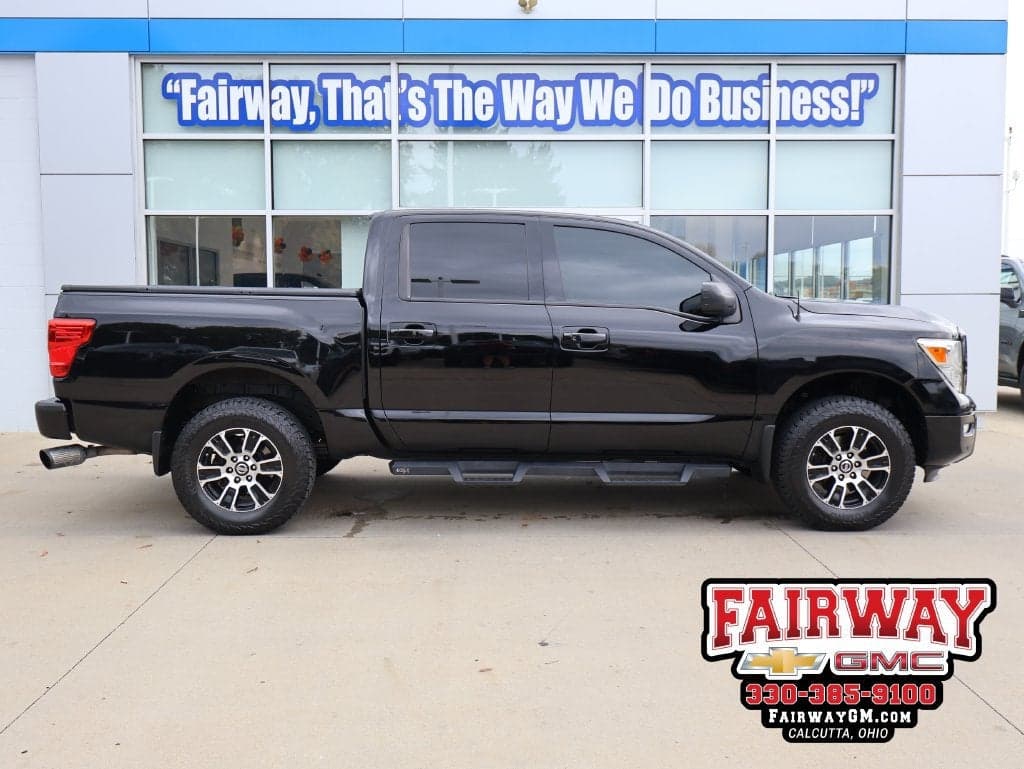 2021 Nissan Titan Base — photo 1 of 5