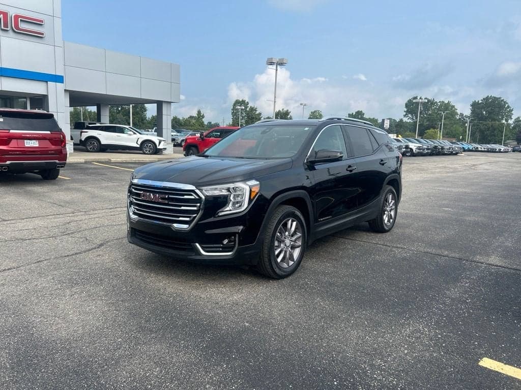 2023 GMC Terrain SLT — photo 1 of 17