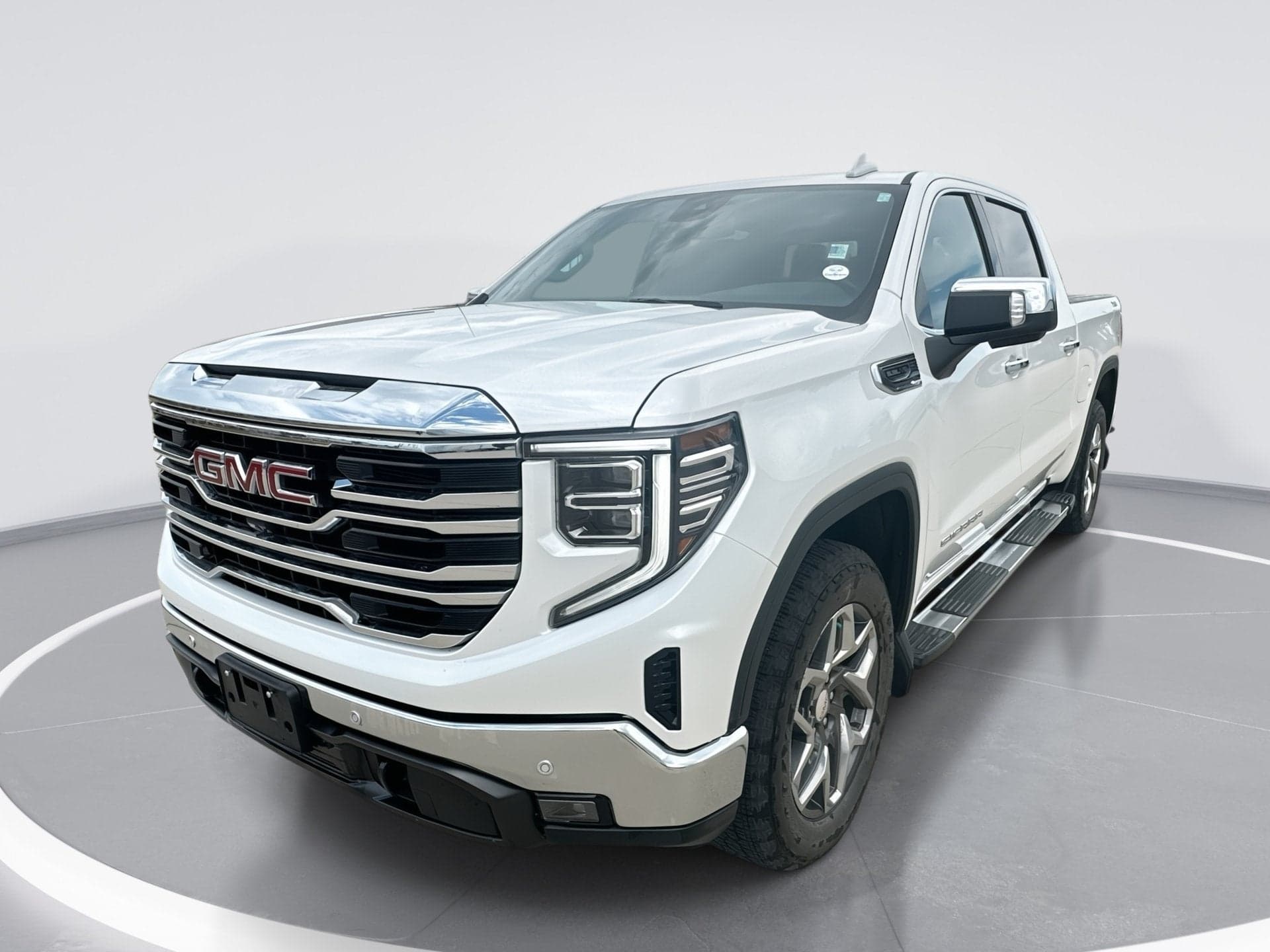 2024 GMC Sierra 1500 SLT — photo 1 of 32
