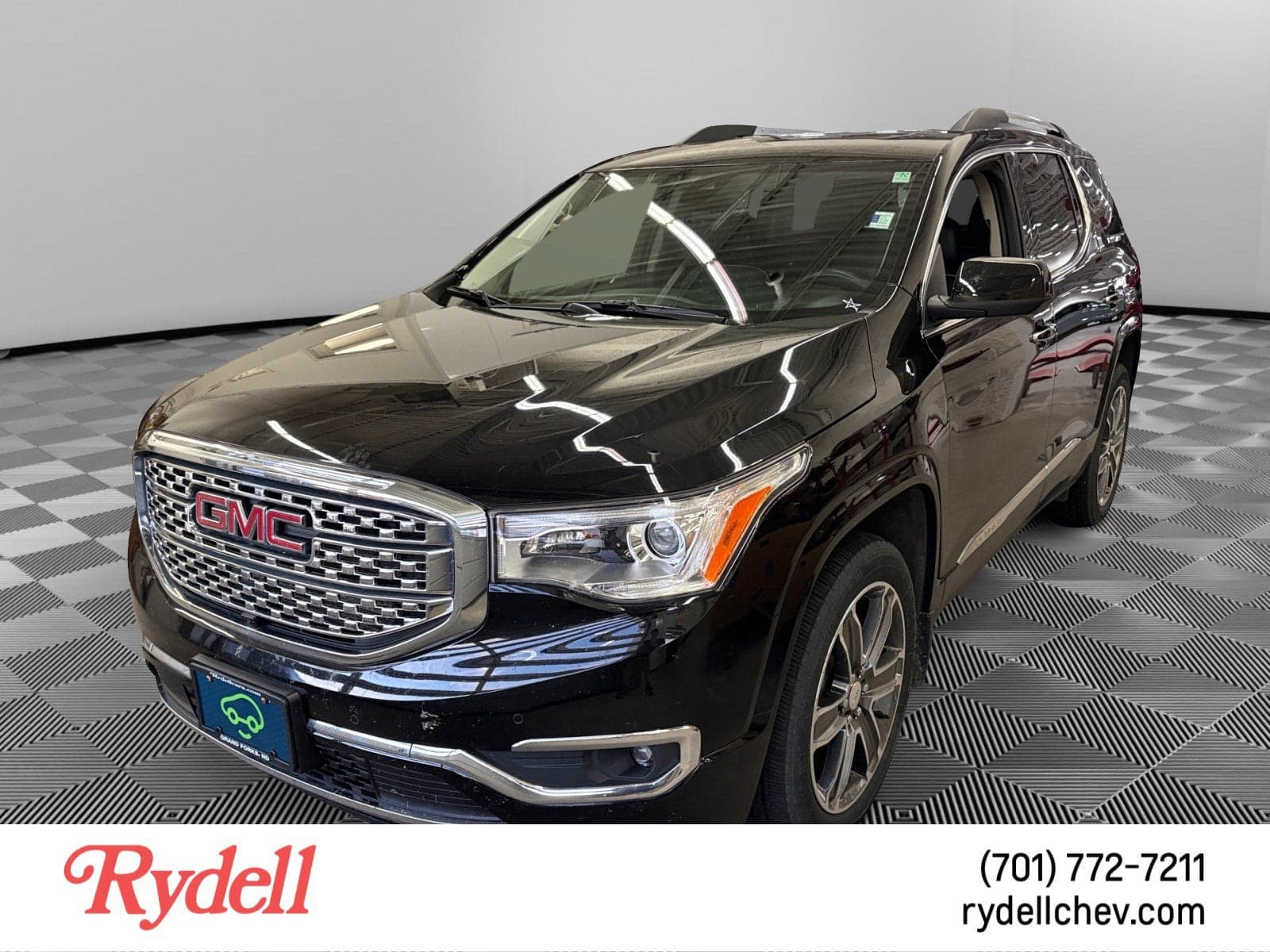 2017 GMC Acadia Denali — photo 1 of 6