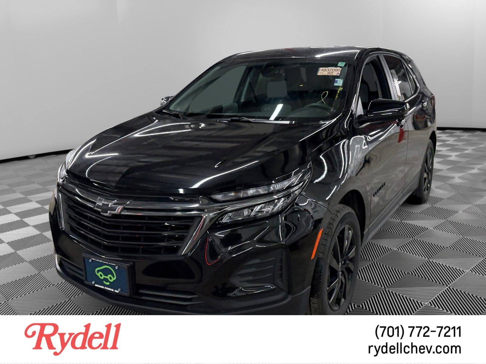 2024 Chevrolet Equinox LS — photo 1 of 5