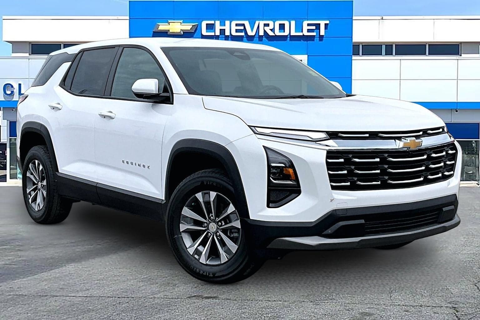 2027 Chevrolet Equinox FWD LT — photo 1 of 5
