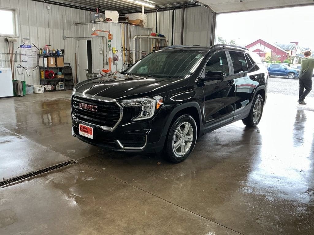 2023 GMC Terrain SLE — photo 1 of 29