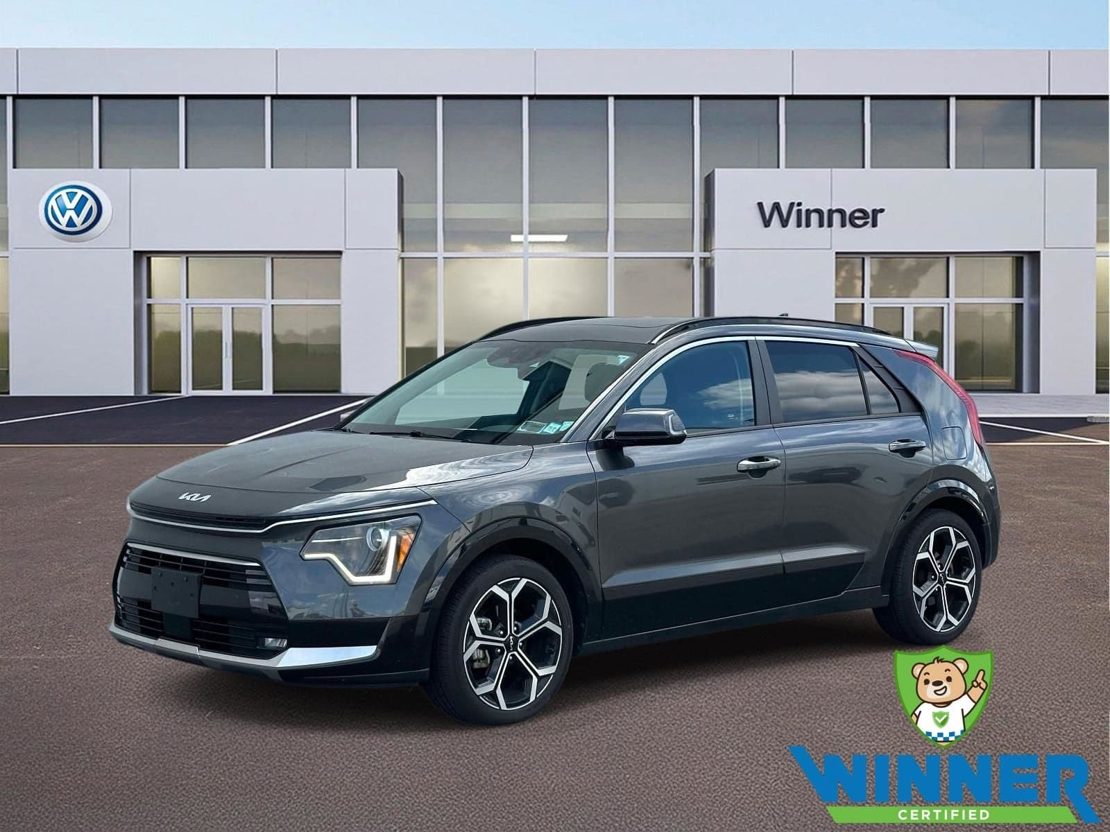 2024 Kia Niro EX Touring — photo 1 of 10