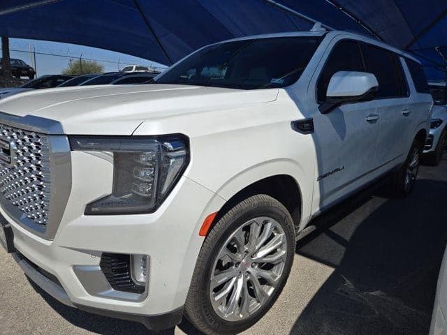 2024 GMC Yukon XL Denali — photo 1 of 5