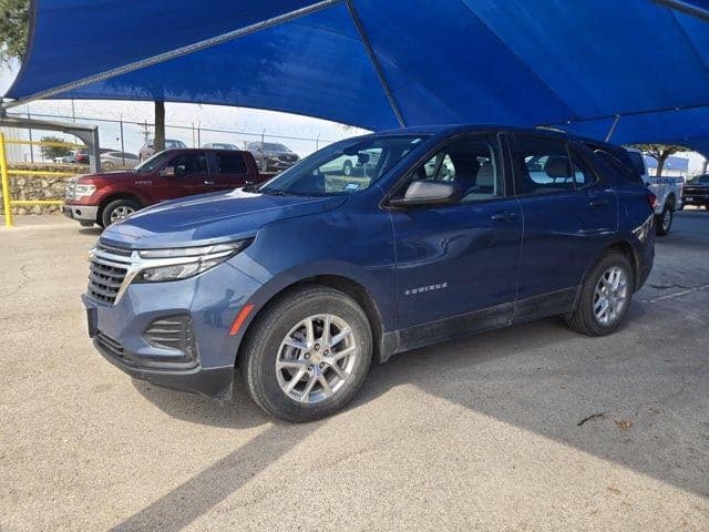 2024 Chevrolet Equinox LS — photo 1 of 5