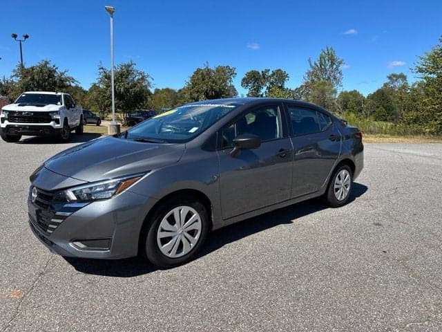 2025 Nissan Versa S — photo 1 of 10