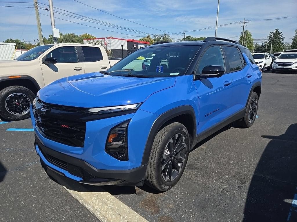 2025 Chevrolet Equinox AWD RS — photo 1 of 5