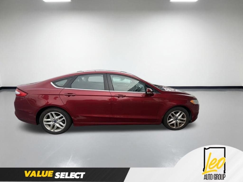 2016 Ford Fusion SE — photo 1 of 8