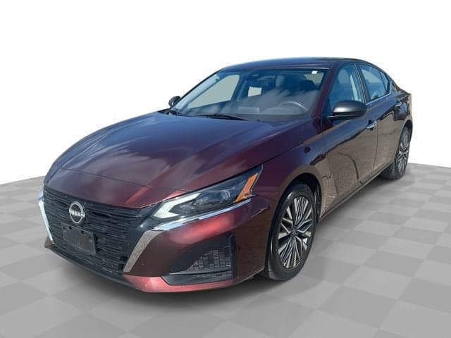 2025 Nissan Altima SV — photo 1 of 5