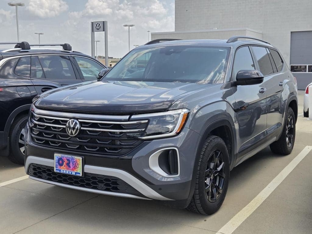 2024 Volkswagen Atlas 2.0T Peak Edition SE w/Technology — photo 1 of 6