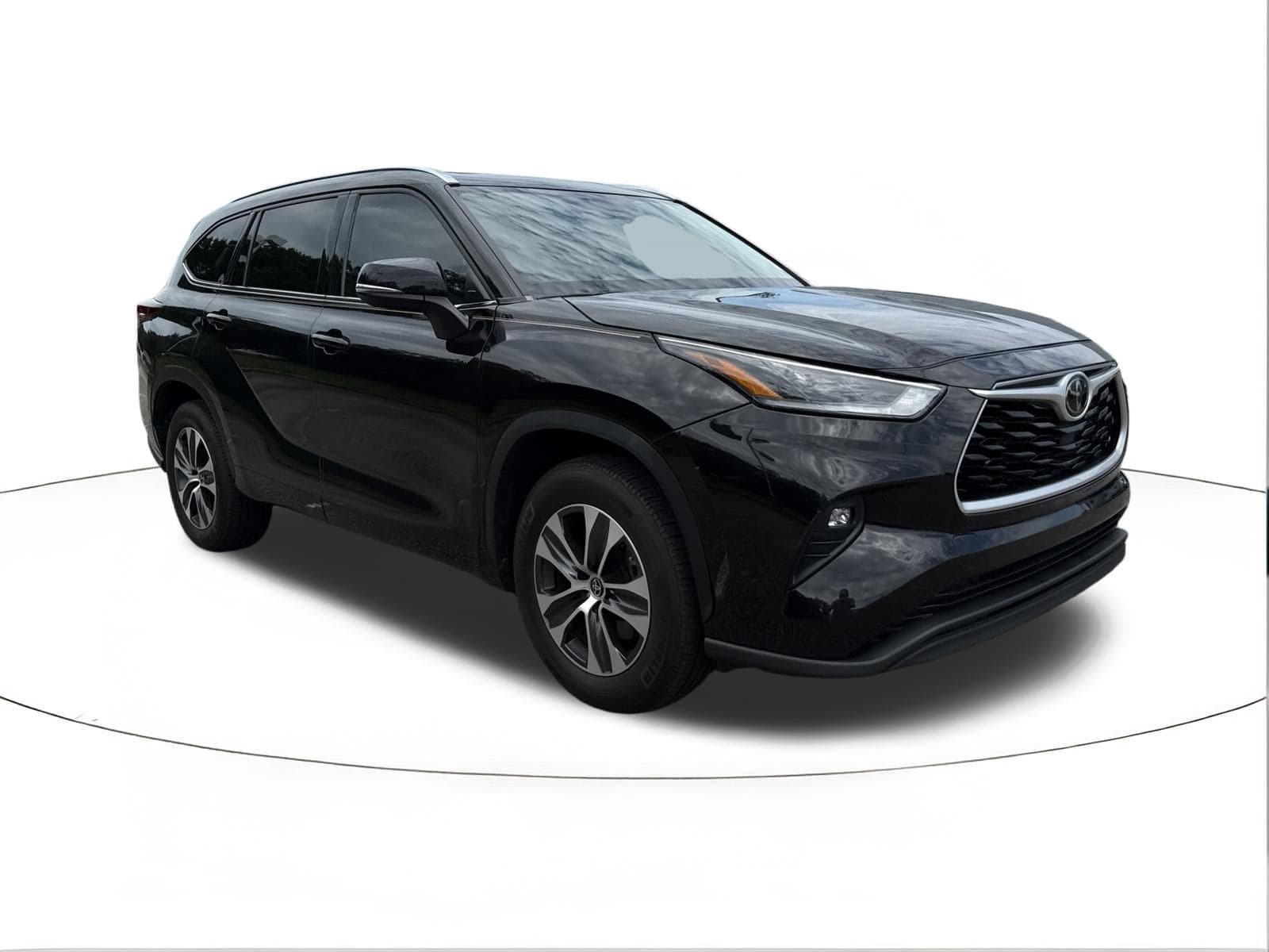 2021 Toyota Highlander XLE — photo 1 of 47