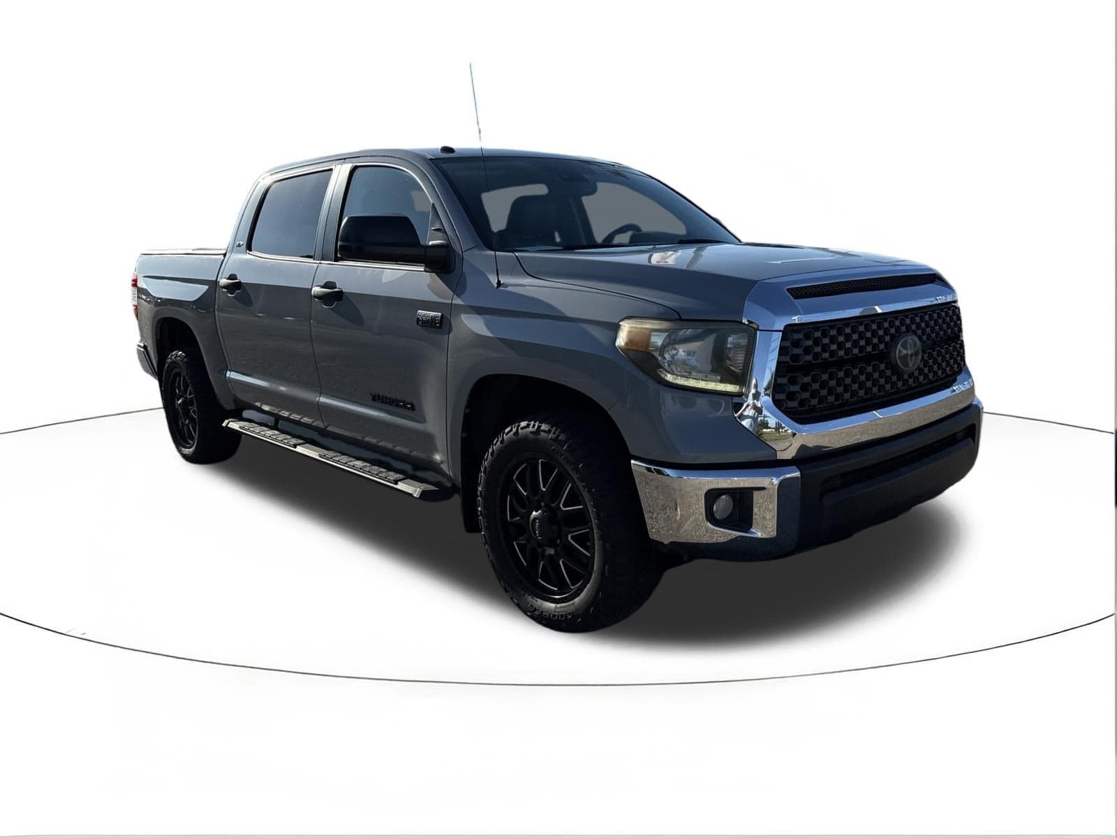 2018 Toyota Tundra 4WD SR5 — photo 1 of 39