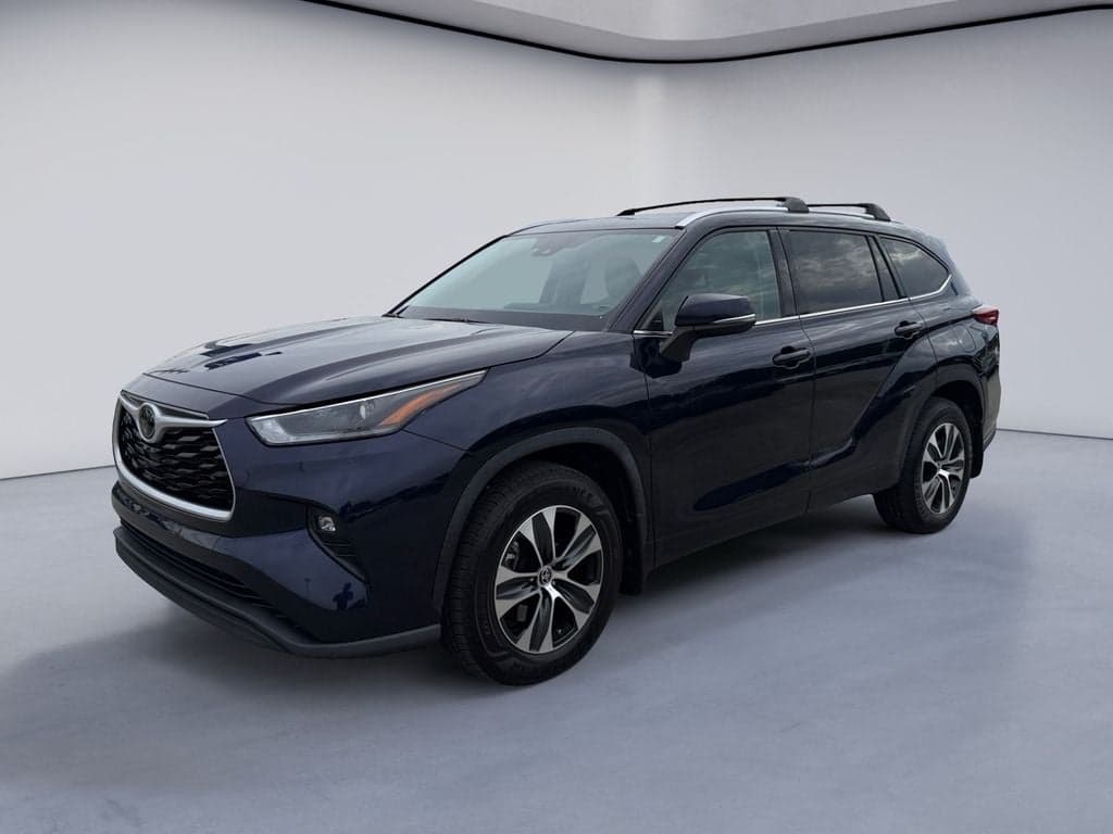 2021 Toyota Highlander XLE — photo 1 of 40