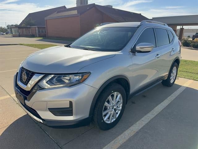 2019 Nissan Rogue SV — photo 1 of 5