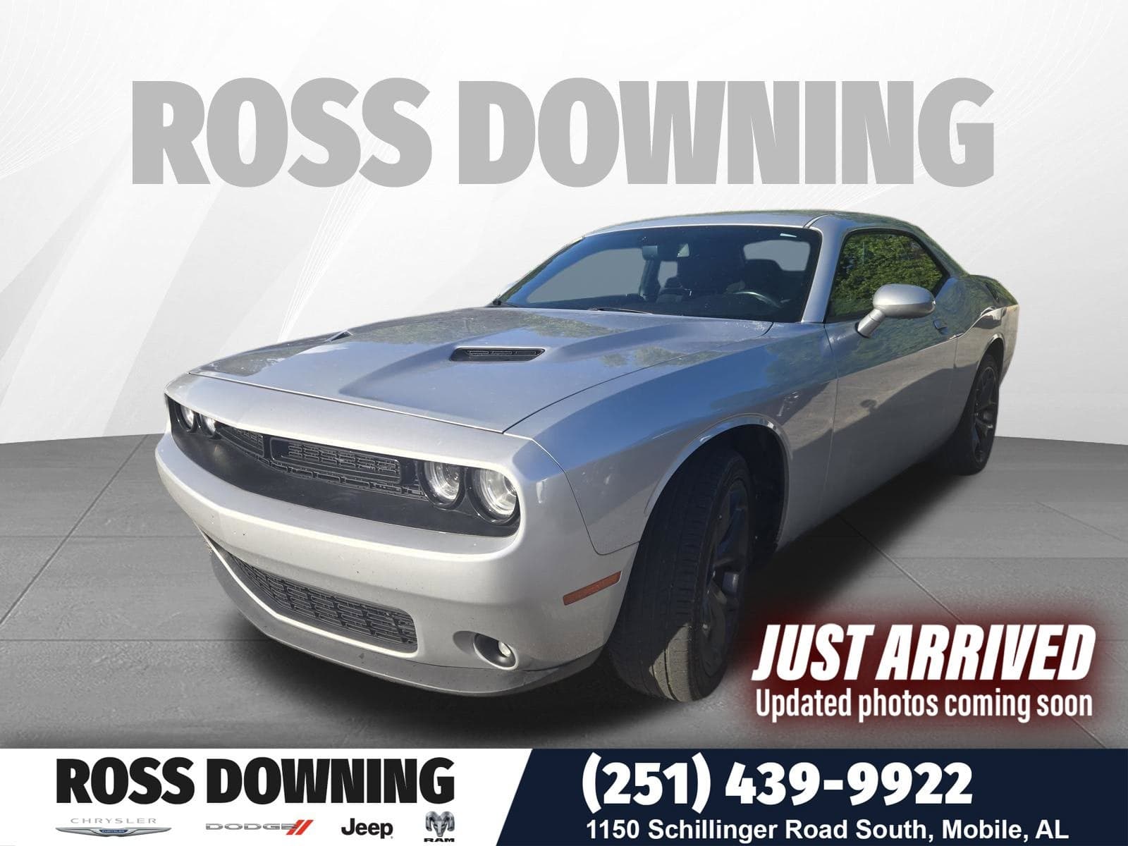 2020 Dodge Challenger SXT — photo 1 of 3