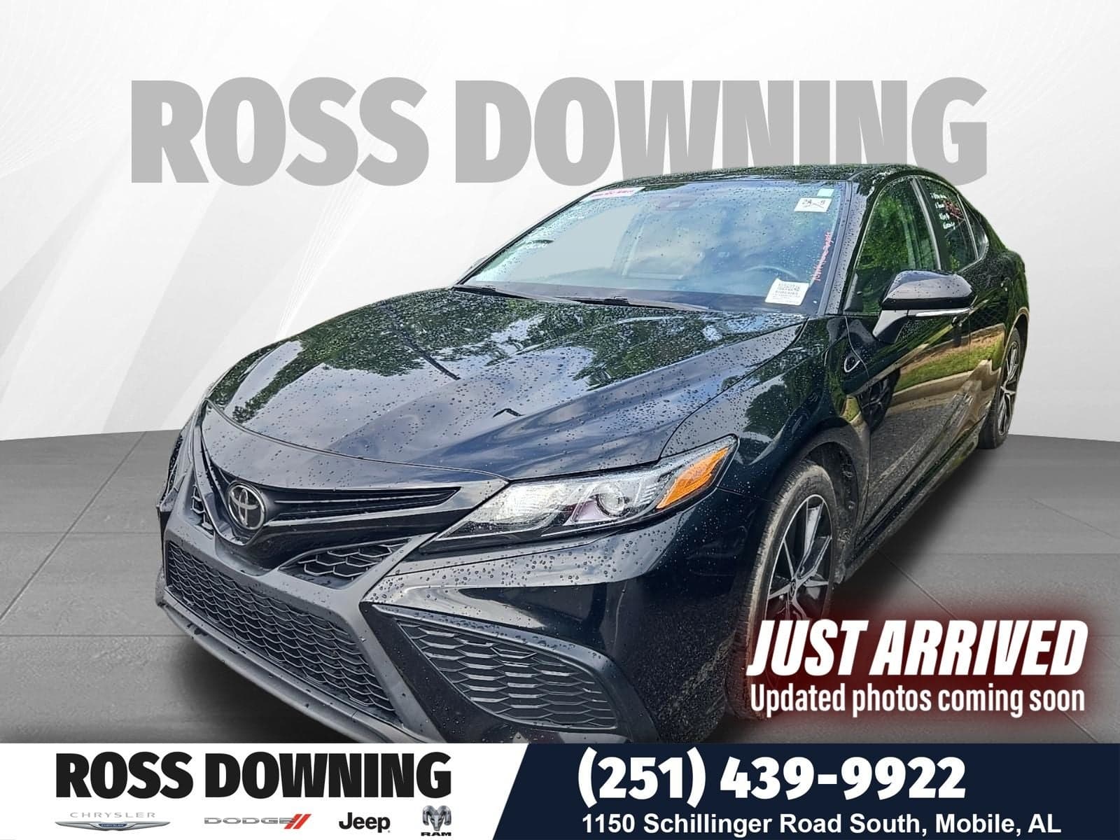 2024 Toyota Camry SE — photo 1 of 3