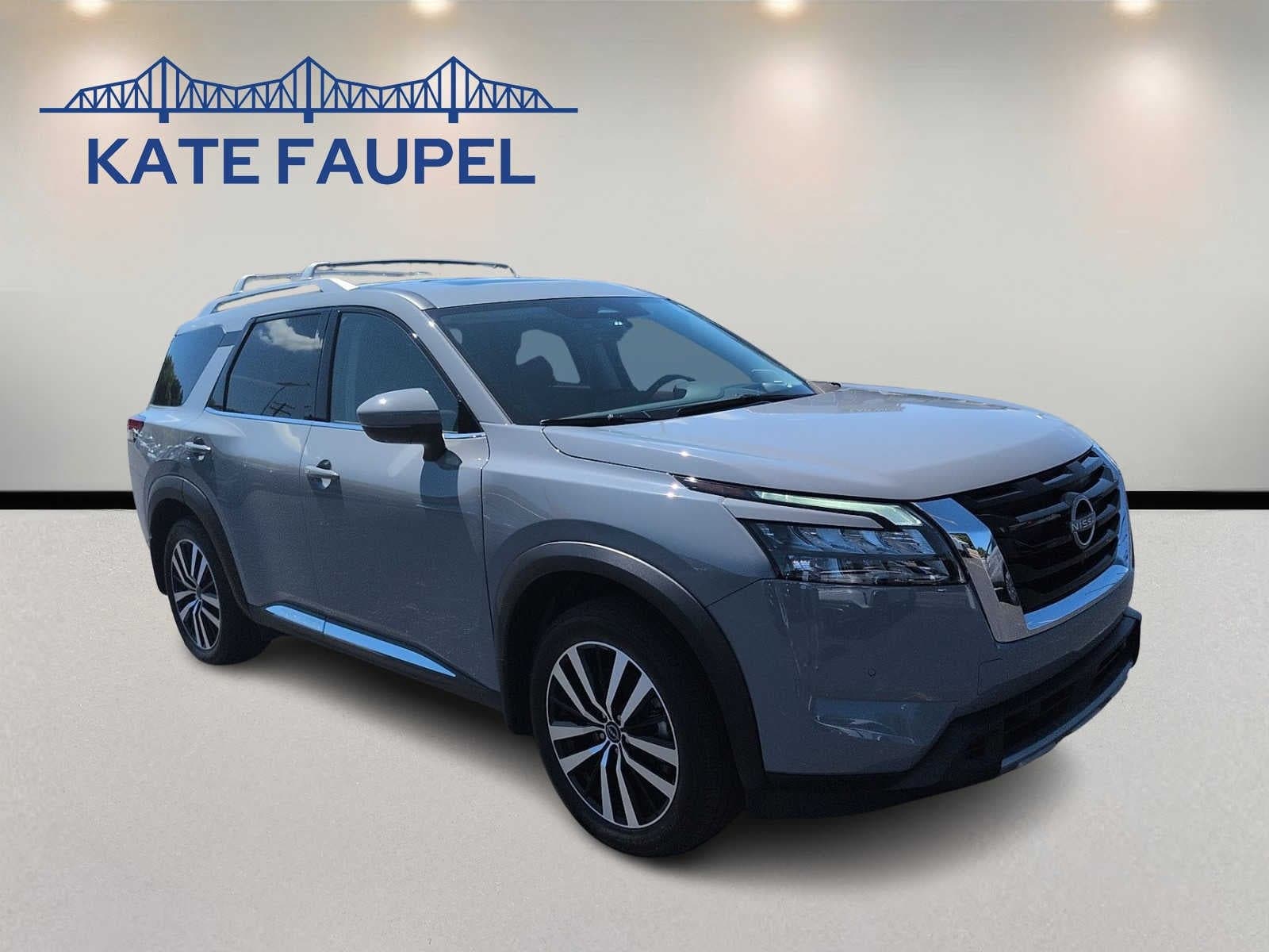 2025 Nissan Pathfinder Platinum — photo 1 of 20