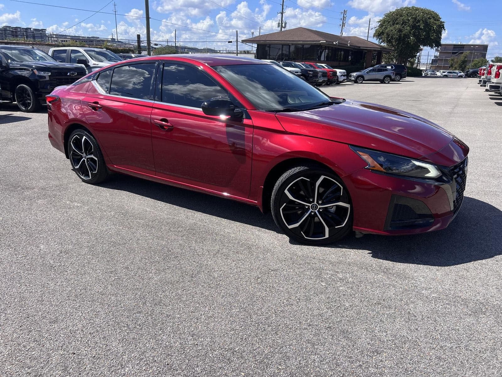 2023 Nissan Altima 2.5 SR — photo 1 of 18