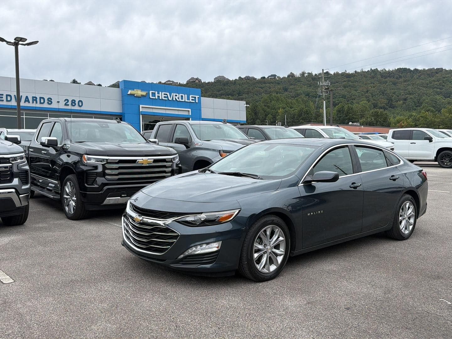 2020 Chevrolet Malibu LT — photo 1 of 5