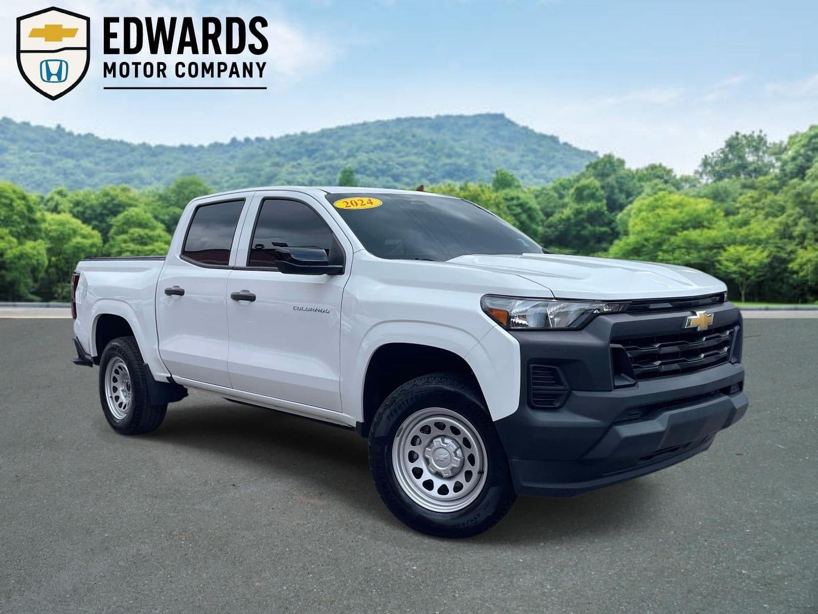 2024 Chevrolet Colorado WT — photo 1 of 30
