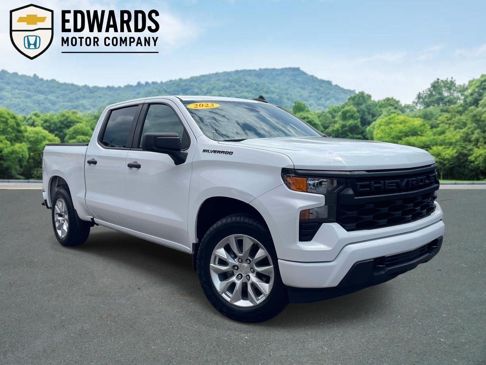 2023 Chevrolet Silverado 1500 Custom — photo 1 of 30