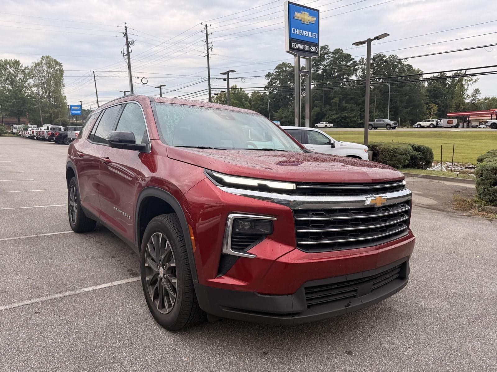 2025 Chevrolet Traverse LT — photo 1 of 26