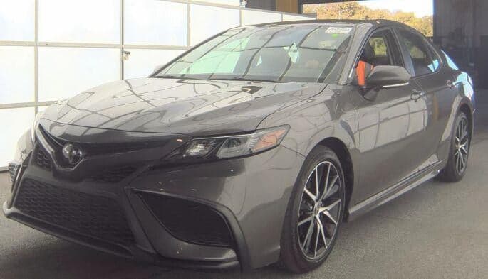 2023 Toyota Camry SE — photo 1 of 13