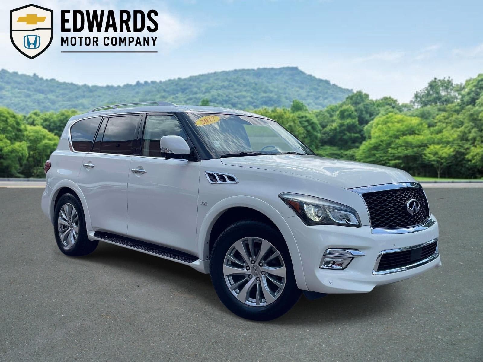 2017 INFINITI QX80 Base — photo 1 of 30