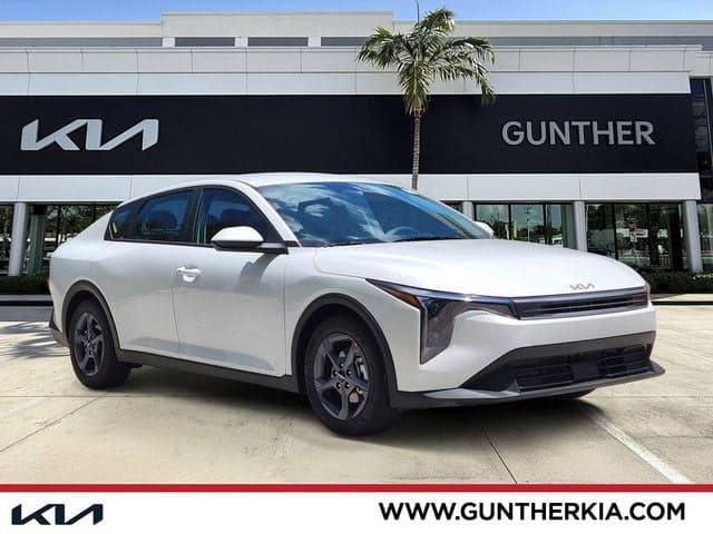 2026 Kia K4 LXS — photo 1 of 30