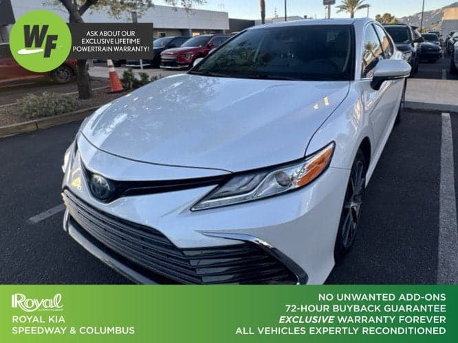 2022 Toyota Camry Hybrid XLE — photo 1 of 5