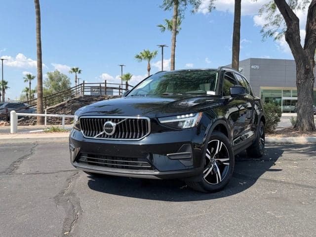 2025 Volvo XC40 B5 Core — photo 1 of 20