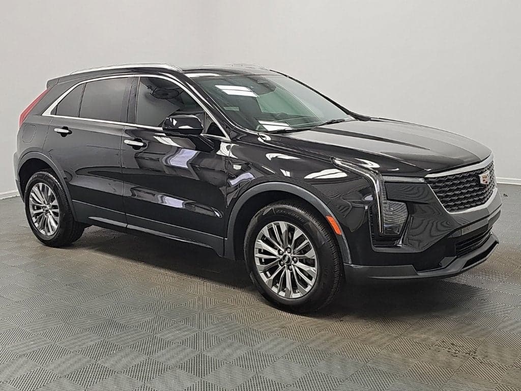 2024 Cadillac XT4 Base — photo 1 of 24