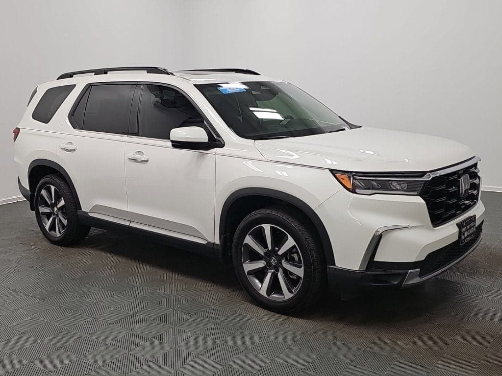 2024 Honda Pilot Touring — photo 1 of 5