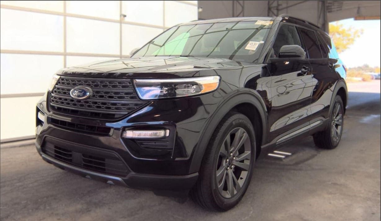 2023 Ford Explorer XLT — photo 1 of 5